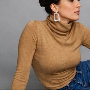 Pristine Club Monaco Camel Heather wool blend JULIE turtleneck Size: Medium